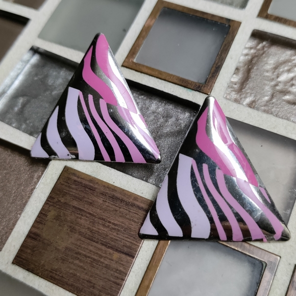 Vintage Triangles earrings -circa 1980s-$5 add on - Picture 2 of 3